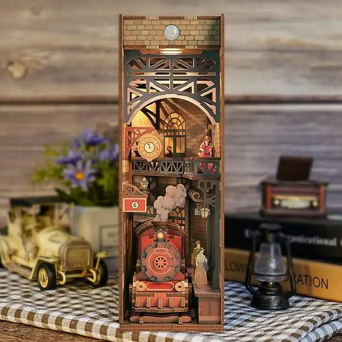 Tonecheer DIY Book Nook Train, The Steam Age Bookend